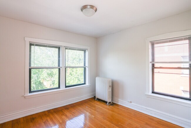 Building Photo - 5423 S Harper Ave