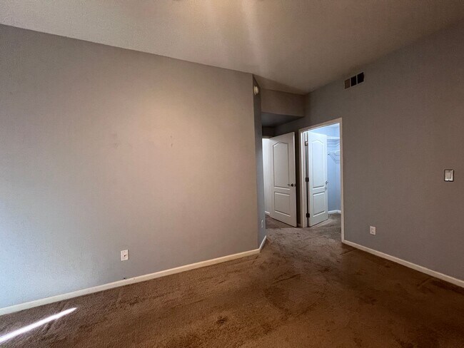 Building Photo - Summerlin 3bd, 2 bath, 2 garage Condo