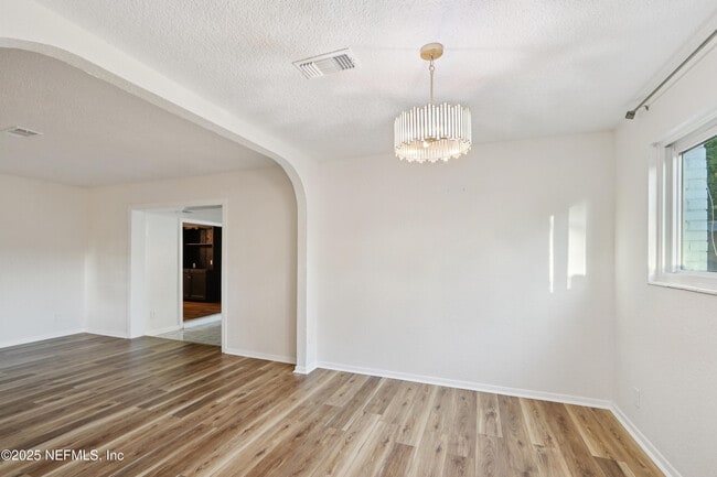 Building Photo - 409 Sailfish Dr E