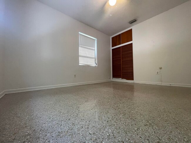 Building Photo - 335 Hernando St