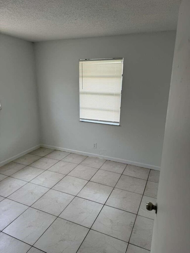 Building Photo - 218 NW 9th Ave