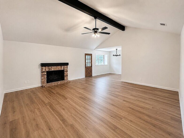 Building Photo - 803 McLane St