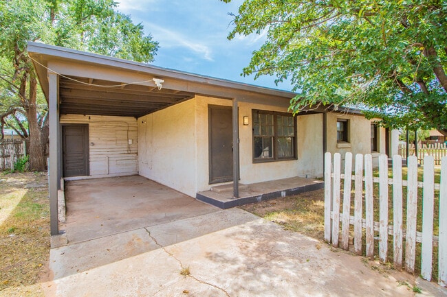 Building Photo - 305 E Lubbock St