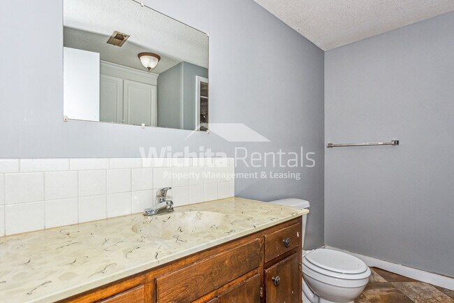 Building Photo - Indian hills duplex!