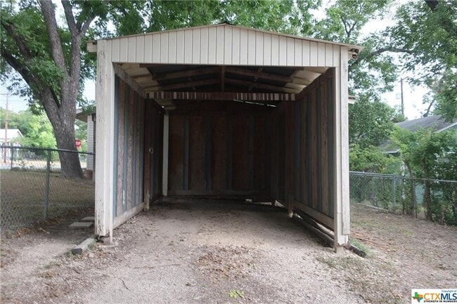 Building Photo - 604 S Academy Ave