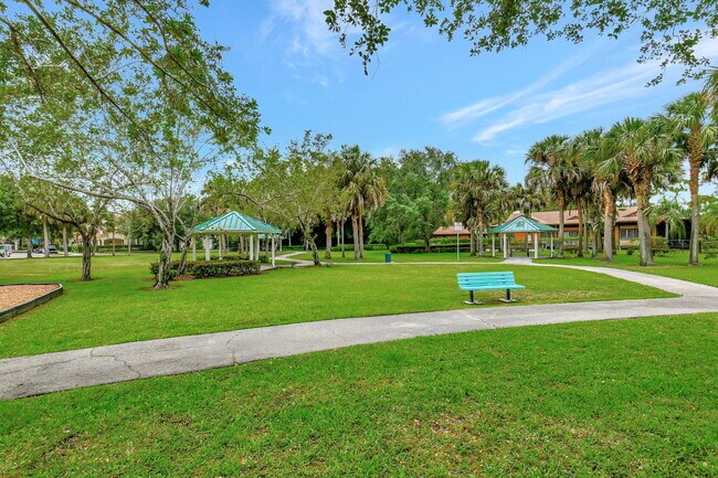 Building Photo - 1418 W Wickham Cir