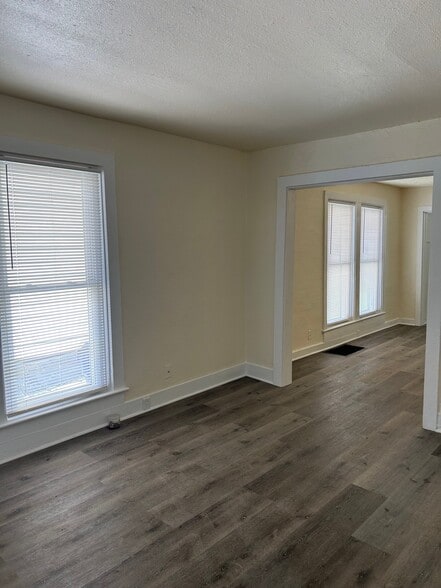 Building Photo - 815 11th St