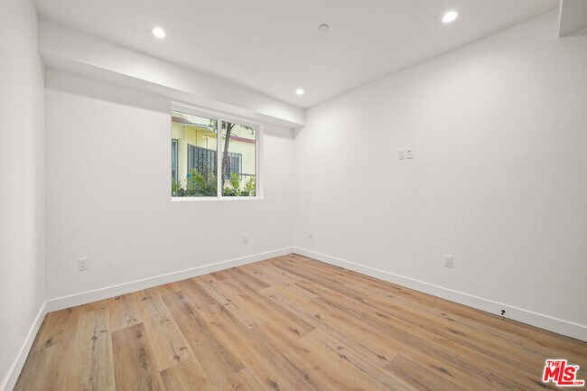 Building Photo - 1520 Magnolia Ave