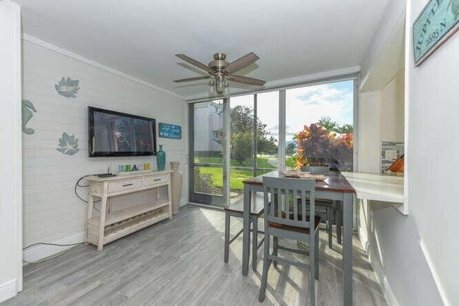 Building Photo - 353 S US Hwy 1