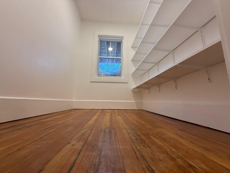 Building Photo - 60 Cliff St