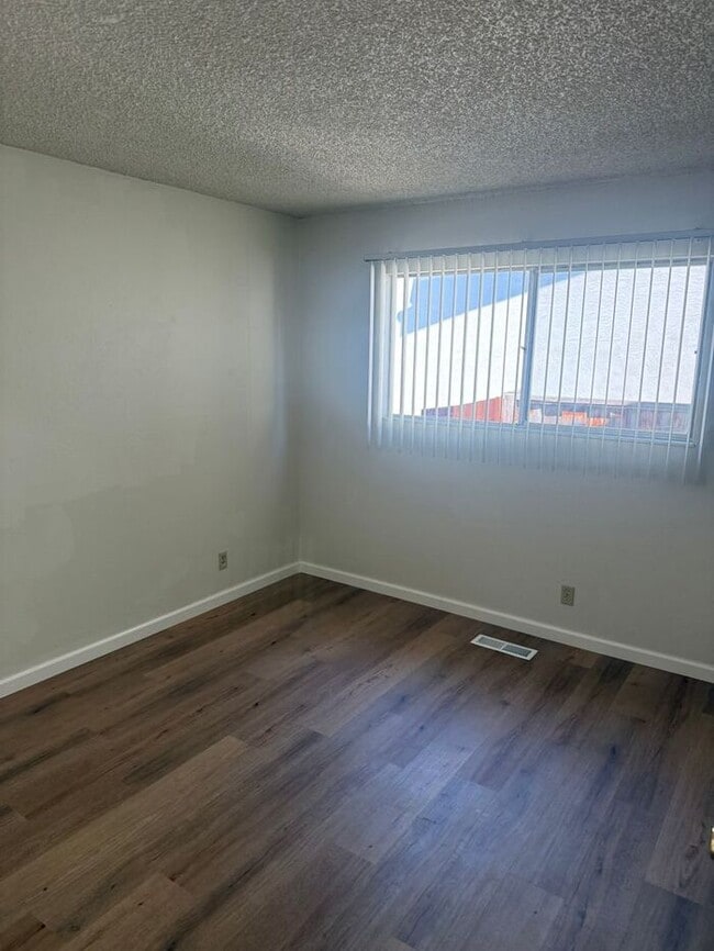 Building Photo - Beautiful 3 Bedroom 2 Bath Duplex in Castro Valley School District