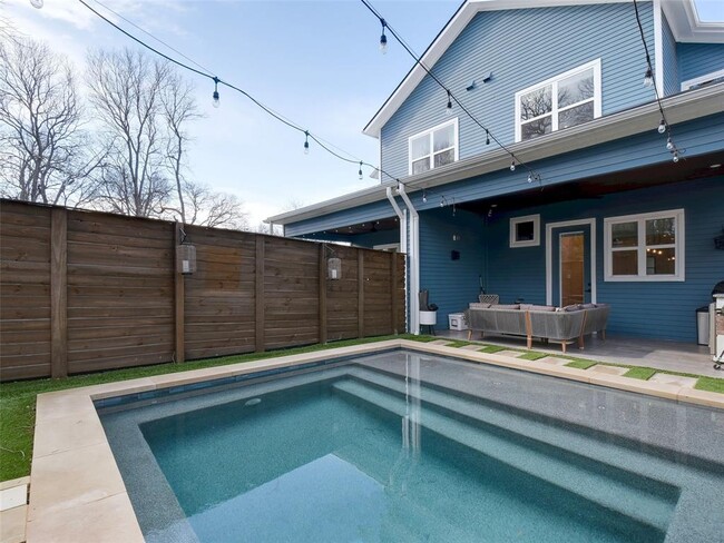 Building Photo - 1411 Cometa St