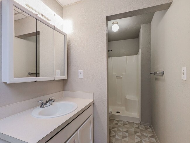 Building Photo - 5327 Glenwood Ave