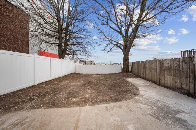 Building Photo - 1111 53rd St