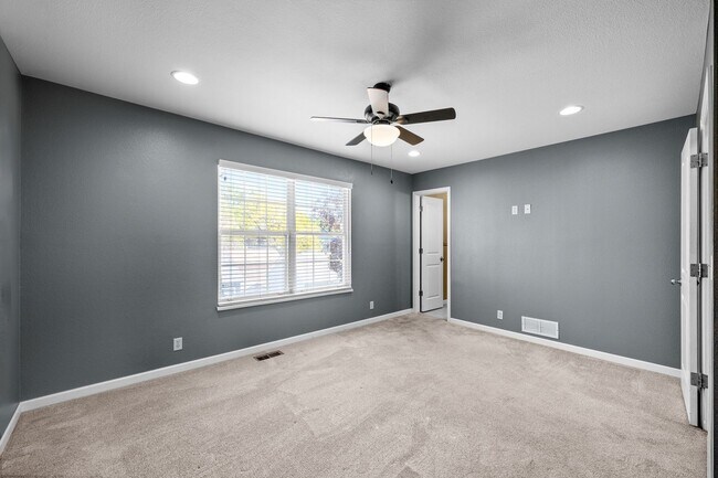 Building Photo - Gorgeous home by Sloans Lake!
