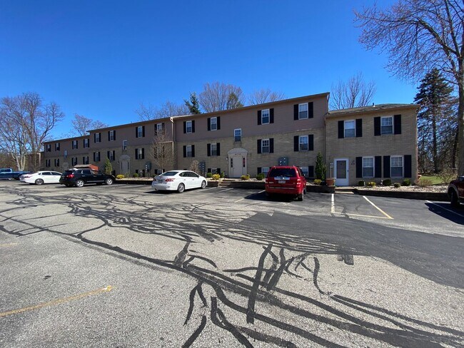 Building Photo - Beautiful 2 Bedroom Apartment in Prime Bellevue Location! Close to Downtown, Shopping, Dining & M...