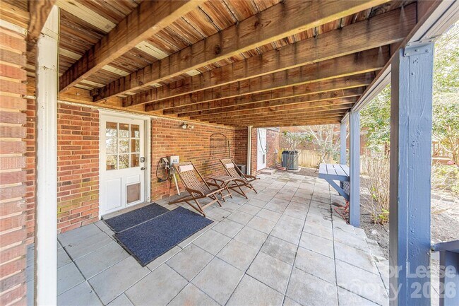 Building Photo - 2101 Dartmouth Pl