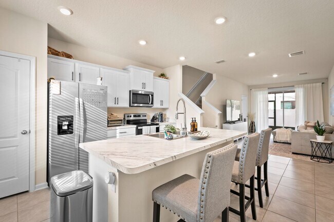 Building Photo - 2-Bedroom Townhome for Rent with Private En-Suite Baths & Screened Porch