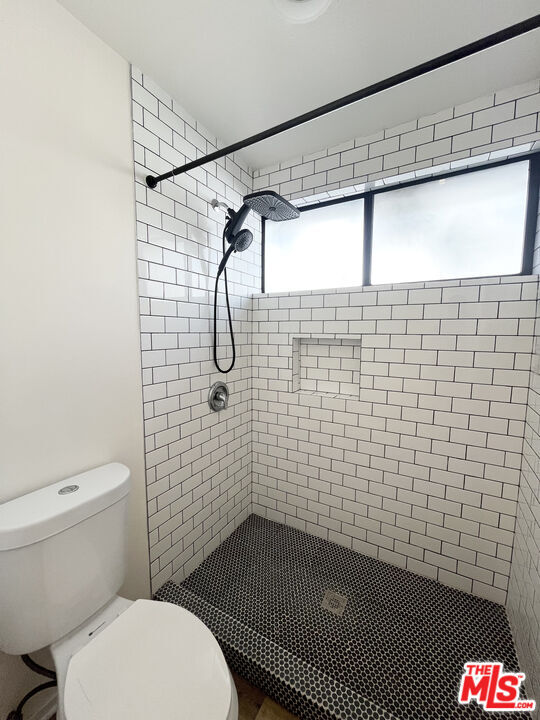 Building Photo - 602 Victoria Ave