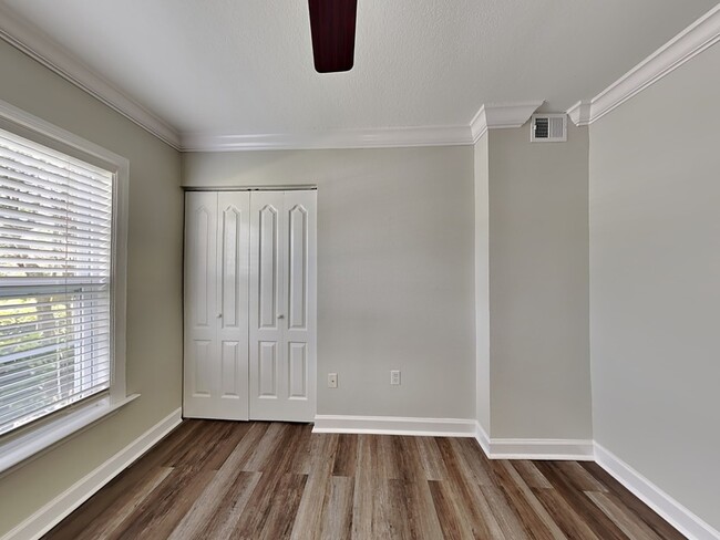 Building Photo - 2065 Dixie Belle Dr