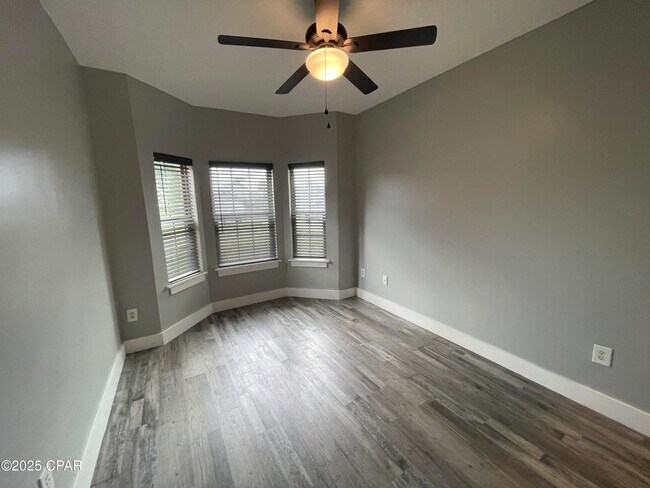 Building Photo - 5307 Seneca Ln