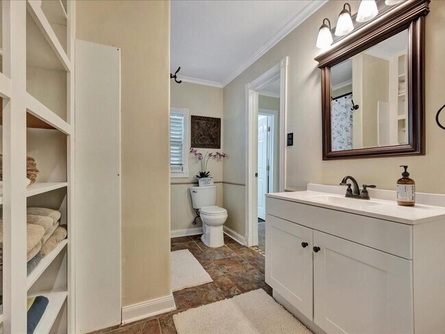 Building Photo - 683 Water View Dr