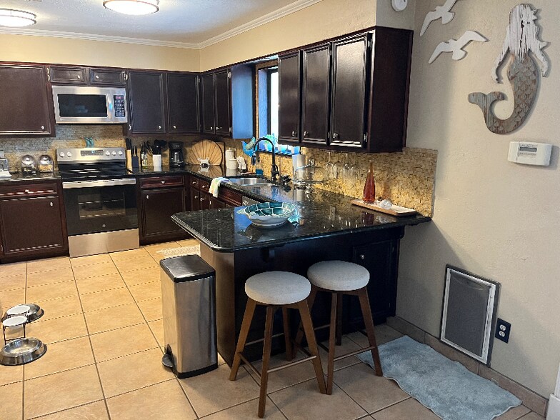 Building Photo - 5010 Chinquapin Ln