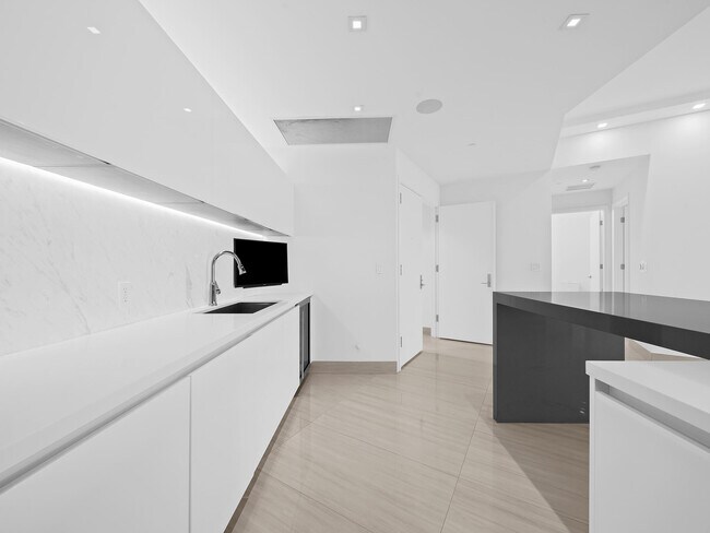 Building Photo - 701 N Fort Lauderdale Beach Blvd