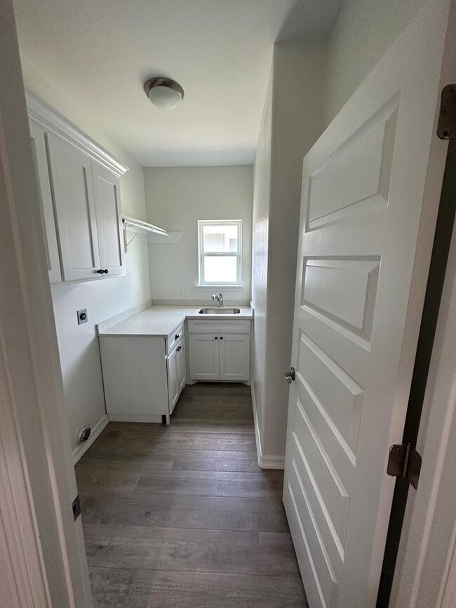 Building Photo - 113 Torrey Pines Dr