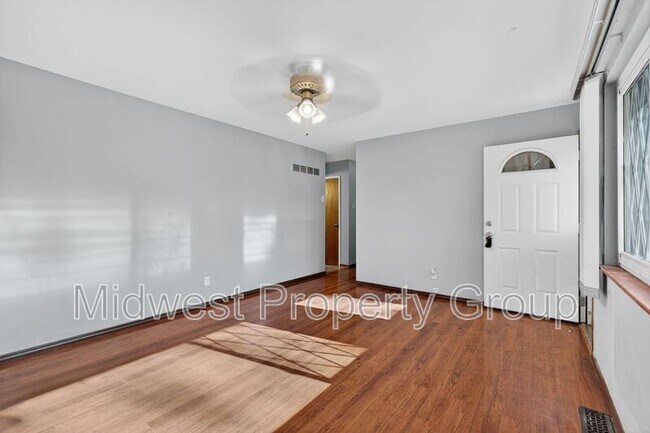 Building Photo - 535 Bardot Dr