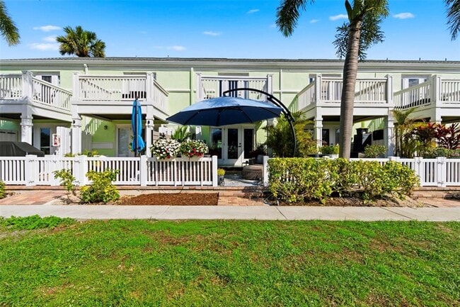 Building Photo - 4751 Coquina Key Dr SE