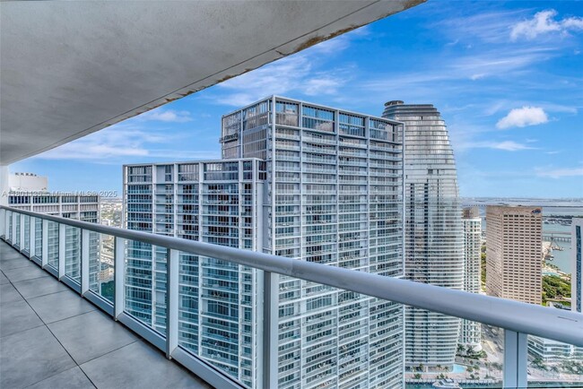 Building Photo - 495 Brickell Ave