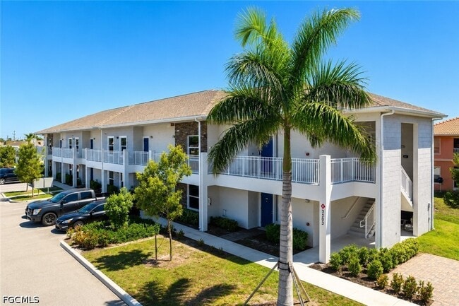 Building Photo - 3313 SW 8th Pl
