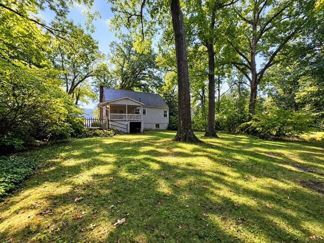 Building Photo - 629 Granby Rd