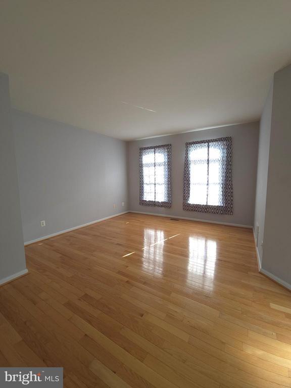 Building Photo - 20387 Fallsway Terrace