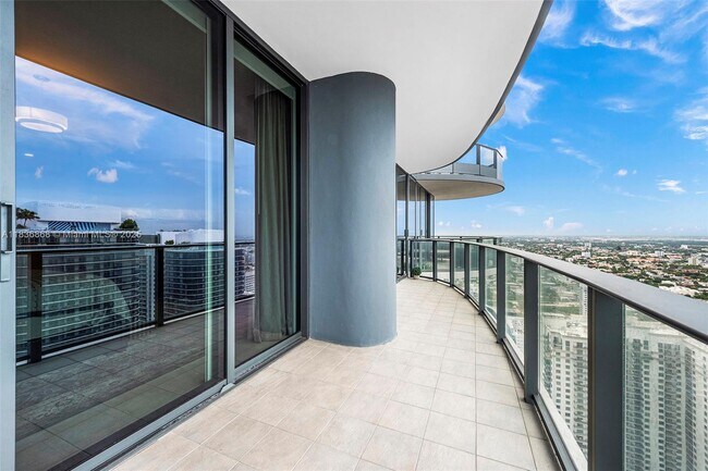 Building Photo - 1000 Brickell Plaza