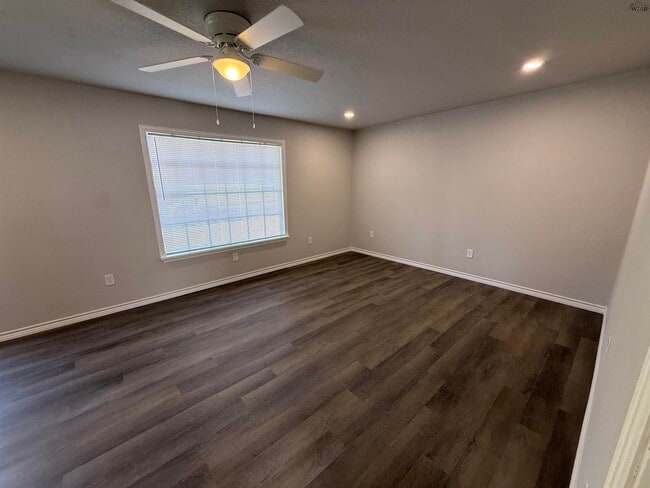 Building Photo - 1030 Wesley Dr