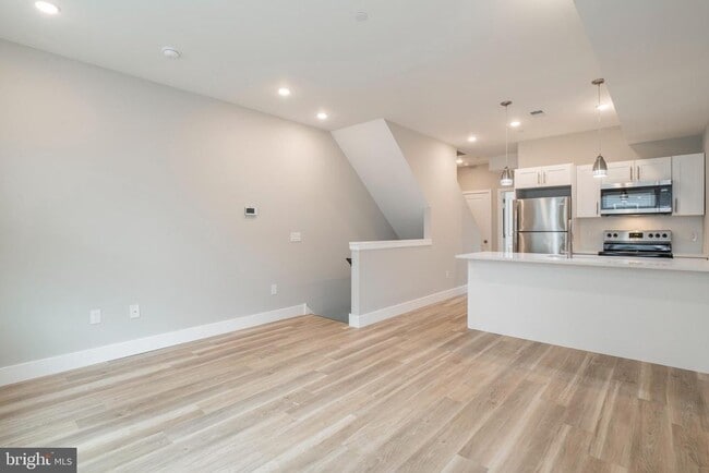 Primary Photo - 2009 N Darien St