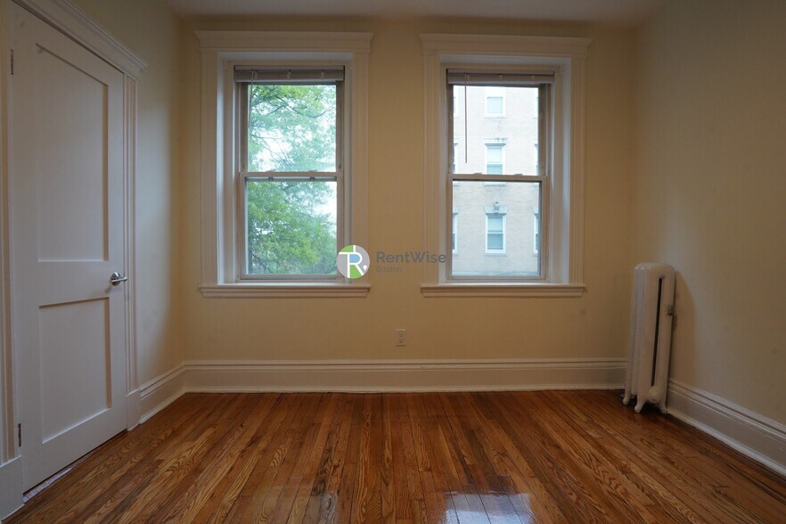 Building Photo - 6 Camelot Ct