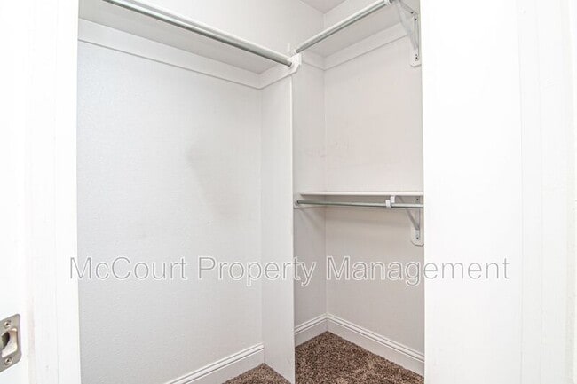 Building Photo - 805 Candlestick Dr