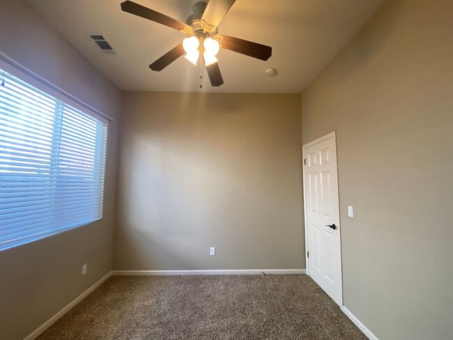 Building Photo - 4 bedroom in Paso Robles