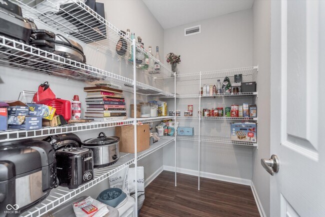 Building Photo - 1051 Macoun Dr