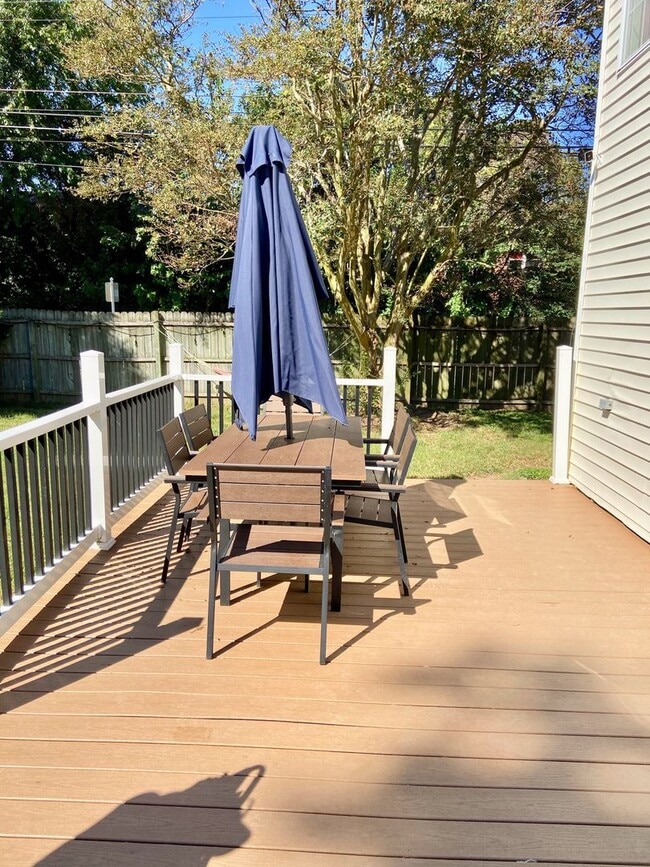 Building Photo - 3BD/2.5BA Home in Chicks Beach with Garage...