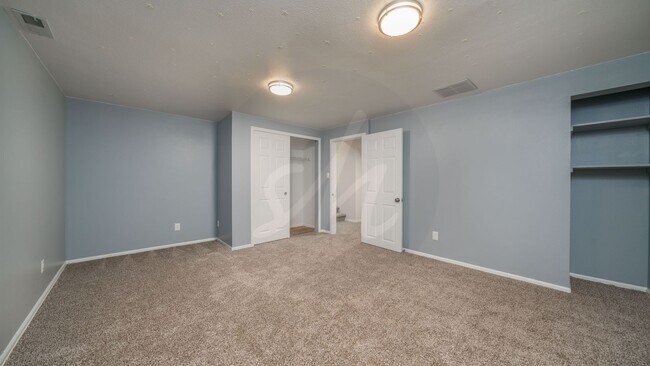 Building Photo - Four bedroom in Gatehouse Village with Fenced Yard and Views!