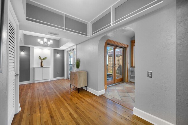 Building Photo - Historic Granada Terrace Home in St. Pete!!