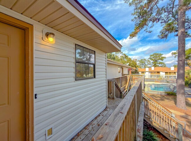 Building Photo - 1104 Greentree Ct