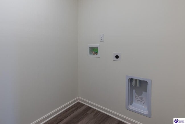 Building Photo - 557 Pinehurst Dr