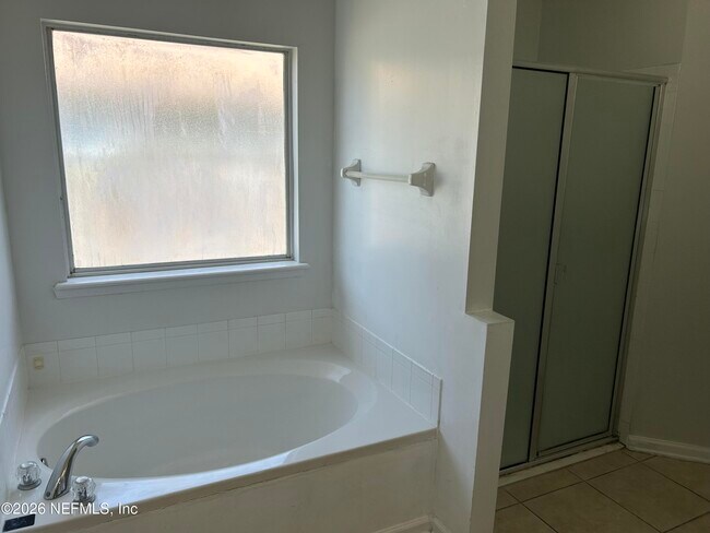 Building Photo - 1804 Northglen Cir