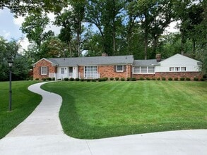 Building Photo - Charming 3-Bedroom Home with Spacious Backyard – Prime Location