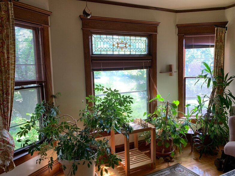 Dining - 1829 13th Ave S